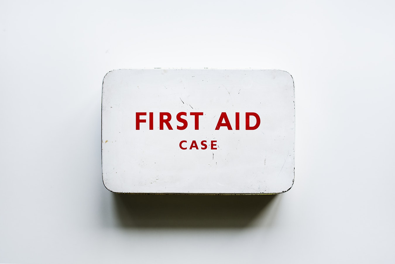 MAKE A DIY FIRST AID KIT TO KEEP IN YOUR CAR