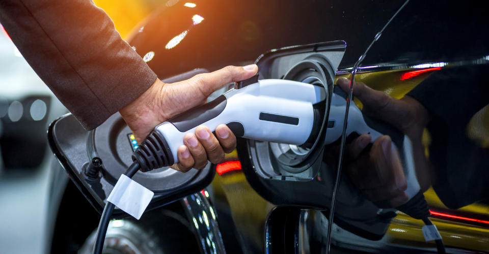 ELECTRIC CARS & THE INSURANCE INDUSTRY