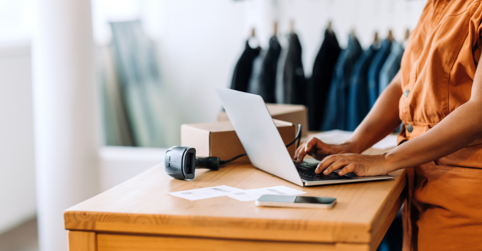 BUSINESS INSURANCE FOR RETAILERS: A GUIDE FOR ONLINE CLOTHING STORES